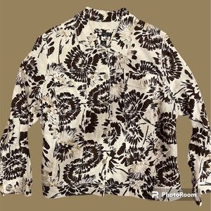 Woman’s button down top. Size 2X.